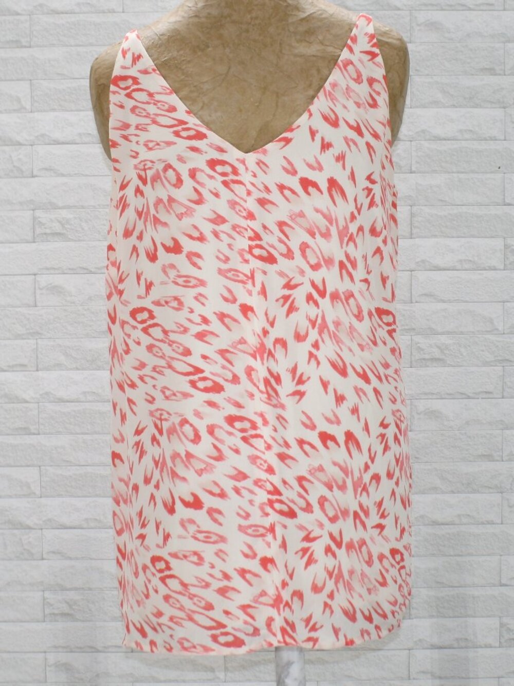 CABI Blouse Sheer Sleeveless V-neck Animal Print Oversized Flirty Coral Large